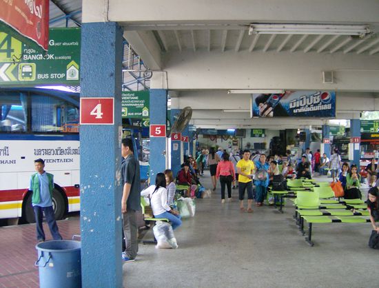 3,5 Stunden nach Abreise aus Vientiane sind wir am Busbahnhof in Udon Thani.... und raus aus dem Bus.
