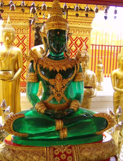 Ein grüner Buddha - Glas oder Smaragd? ... das ist hier die Frage.