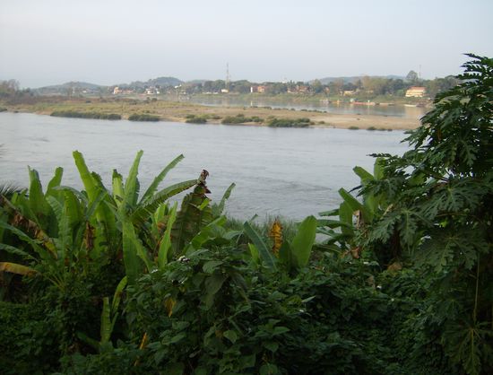 Zimmer mit Aussicht - auf der anderen Seite des Mekong liegt Thailand.