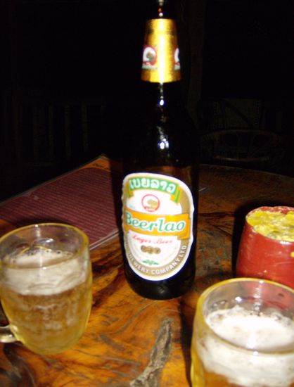 Bei einem Beerlao und einem leckeren Essen lassen wir den Abend gemütlich ausklingen.