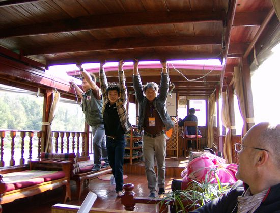 Das Dach des Sonnendecks wird aufgeschoben.