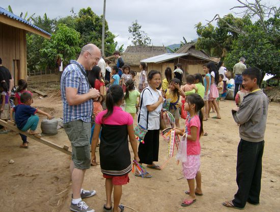 Wir sind die Attraktion im Dorf.