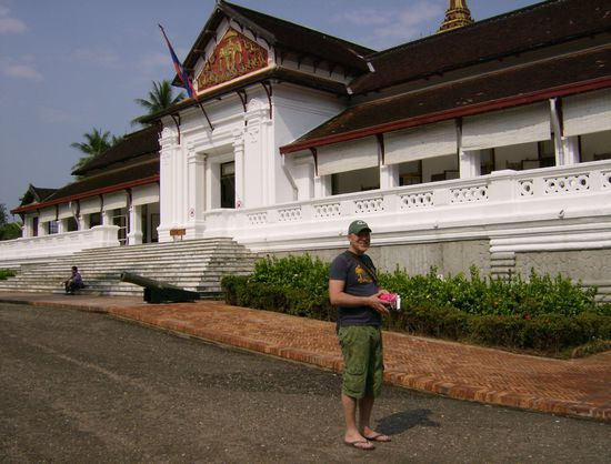 Der alte Königspalast (heute Nationalmuseum) - wider Erwarten sehr interessant gemacht. Einige Räumlichkeiten im Wohntrakt sind noch genauso, wie 1975 als der König samt Familie aus dem Palast auszog.
