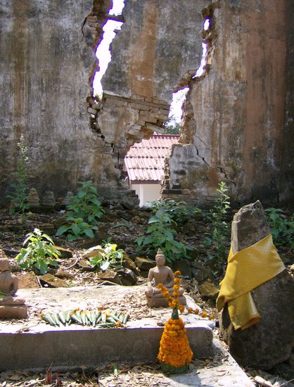 Überreste eines verfallenen Tempels.