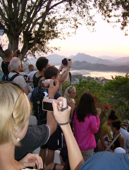 Andere hatten die gleiche Idee wie wir. Alle warten auf den SonnenUntergang.