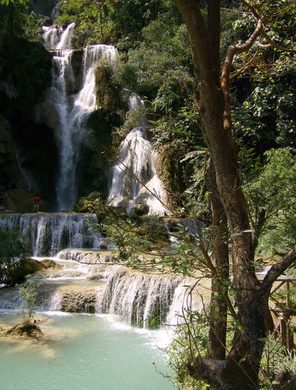 Selbst in der Trockenzeit sehr beeindruckend! Um die Höhe einschätzen zu können, beachte man den Menschen links im Bild.