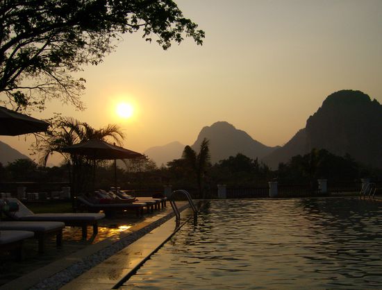 Abendstimmung am Pool - meine Güte, wie romantisch!