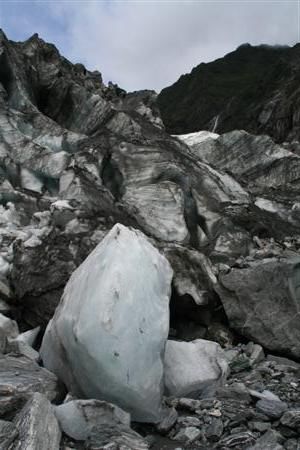 Die Eisbrocken die runterbrechen sind beeindruckend, wenn man nicht drunter liegt.