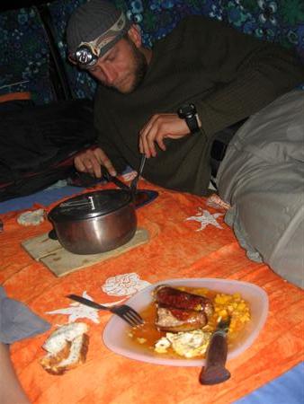 Das windige Menue: Schafsbratwuerschtl mit Kumara-Schmarrn und Spiegelei