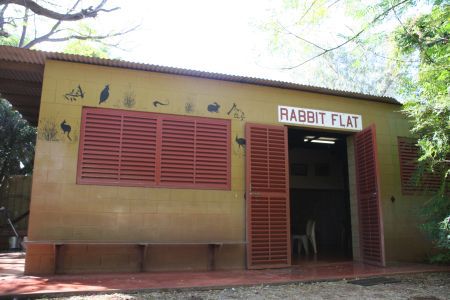 Der Laden von Rabbit Flat, einer Oase im Nichts