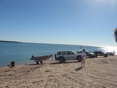 Reges Treiben an Karumbas Bootslipstelle