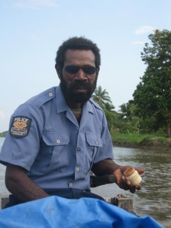 Benny unsere Leibgarde am Sepik