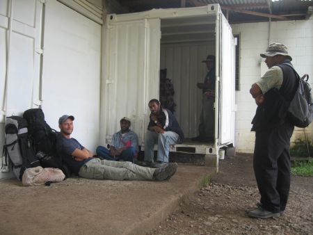 So vergehen Stunden, manchmal auch Tage in PNG