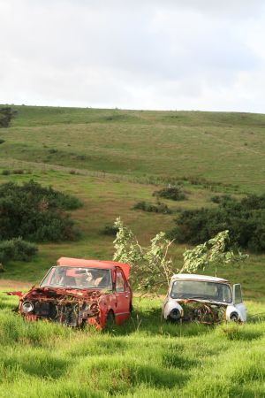 Zwei Youngtimer in der Schafweide nett abgestellt.
