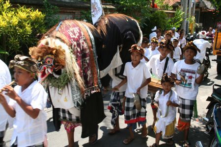 Jungens mit Barong