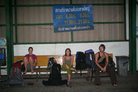 am Busbahnhof in Chumphon