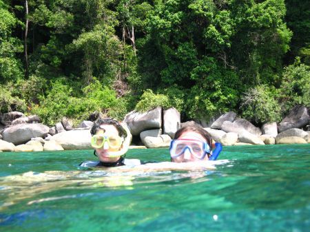 Albin und Marion geniessen die Unterwasserwelt