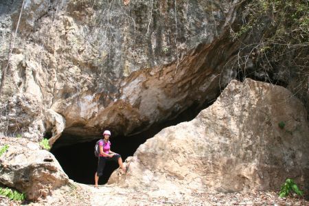 der Helm leuchtete uns den Weg in der Gebetsgrotte