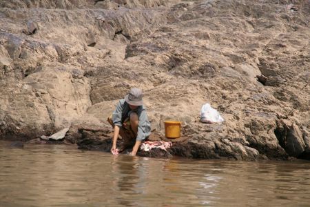 Waeschewaschen am Fluss