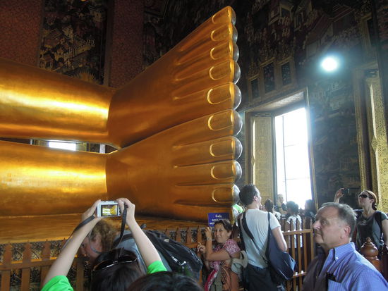 Große Füße! Und erst der Rest 