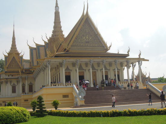 Krönungshalle, ganz oben am Turm sind die 4 Gesichter Buddhas zu sehen