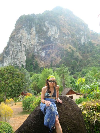 Im Ressort, Weg zum Pool