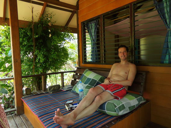 Glücklich vorm Bungalow 6!