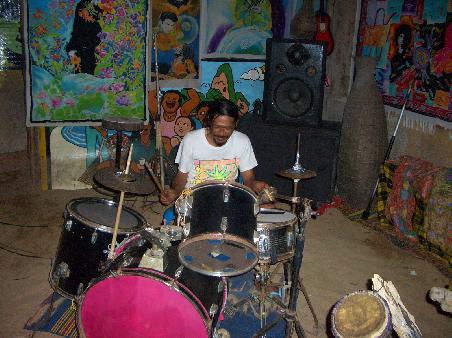 Ao Ton unser freundlicher Drummer...hey wo issen der Vogt?