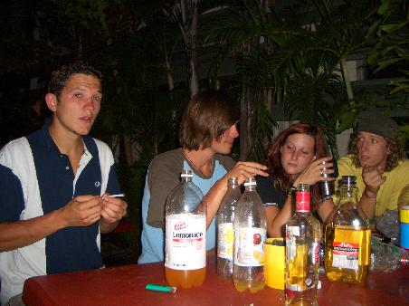 Enton, Rob, Biene und T-low