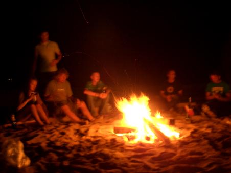 MindleBeach gechilled am Lagerfeuer