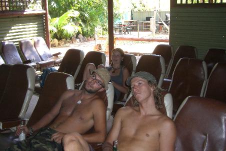 Die 2 im Backpacker TV Raum...Kununurra