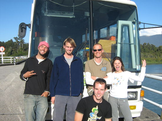 Die Buscrew und ich mit pinker Muetze