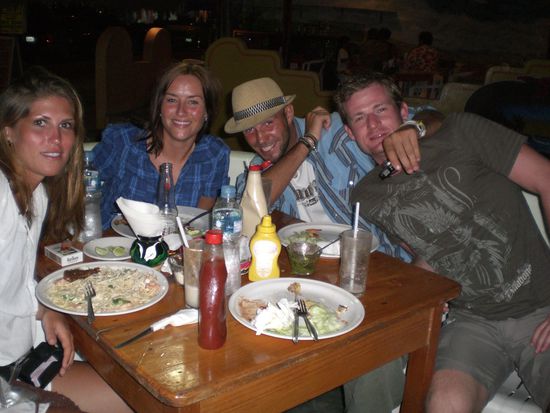 Bei unserem Stammbrutzler...v.l. Fiona,Bianka(Norwegen),ich,Chris