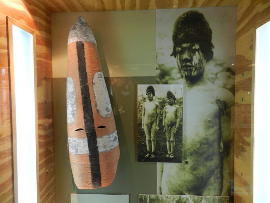 Auch der vollständig ausgerotteten indigenen Urbevölkerung widmet das Salesianermuseum einen Abschnitt