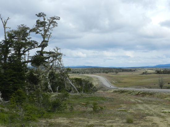 Die Routa 3 windet sich bergab in Richtung Ende der Welt