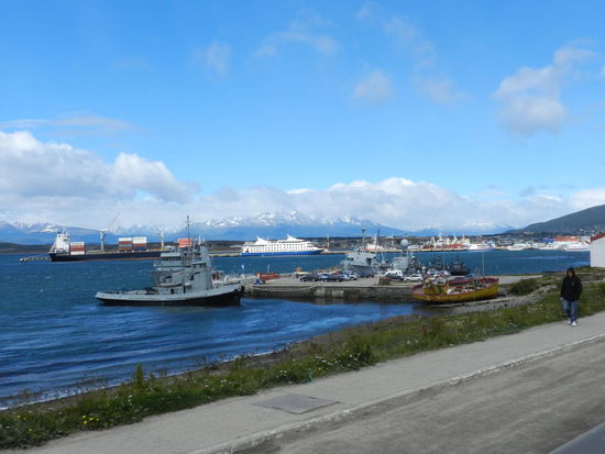 Ein erster Blick über den Beaglekanal und den Hafen von Ushuaia