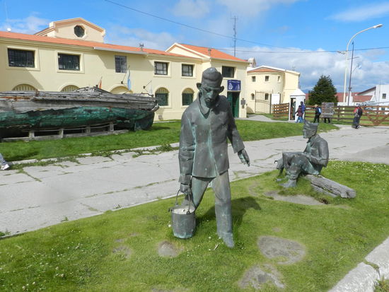 Vor dem Gefängnismuseum
