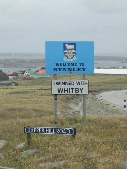 Am Ortseingang Port Stanleys