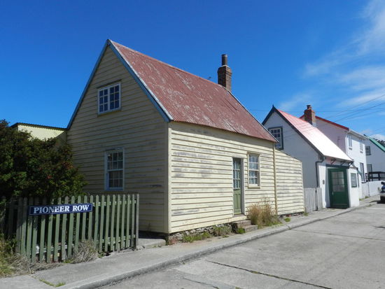 In der Pioneer Row stehen die ältesten Häuser Port Stanleys