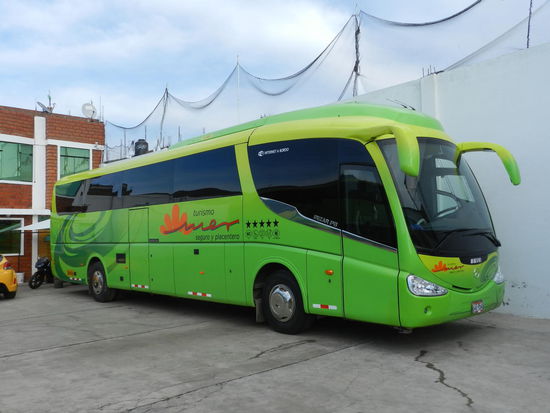 Mit modernsten Bussen geht es nach Cusco, es gibt sogar WiFi an Board