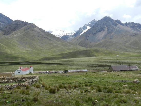 Ein Bauernhaus und ein Bahnhaltepunkt, sonst hätte der Ort nichts zu bieten, wenn es nicht diese geographische Besonderheit hätte