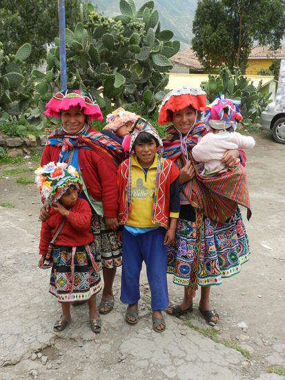 Einheimische auf dem Handwerkermarkt