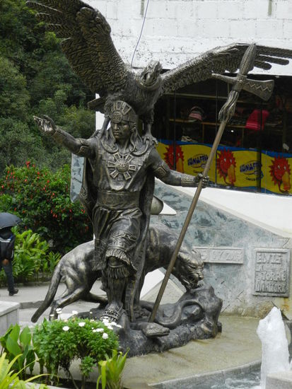 Inkafigur im heutigen Dorf Machu Picchu