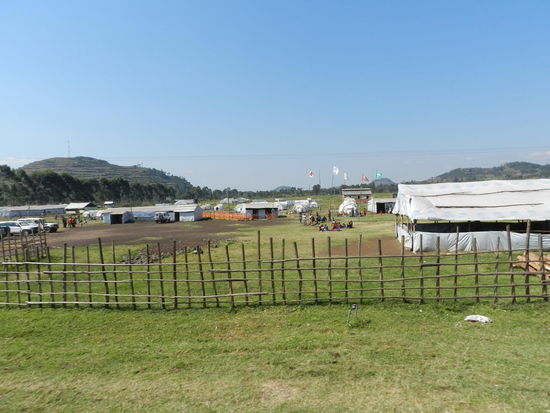 Ein großes Flüchtlingslager im Grenzgebiet