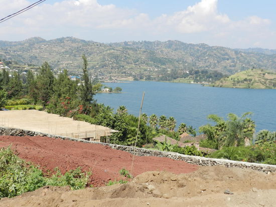 Blick von unserem Camp auf dem Kivusee, ca. 4 km außerhalb des Zentrums