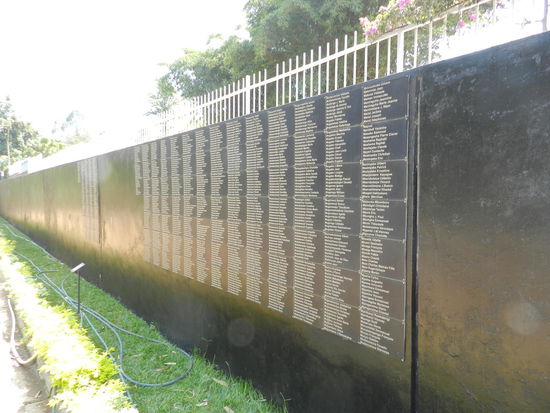 Obwohl es  zahlreich aussieht, sind nur wenige Namen auf Tafeln verewigt