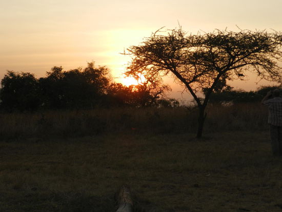 Sonnenuntergang über dem Ihamasee; nachts gab es einen phantastischen Sternenhimmel zu sehen.