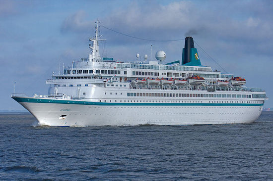 Die MS Albatros  (urheberrrechtsfreies Wikipediafoto von Andreas Trepte, www.photo-natur.de)