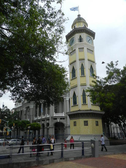 Der maurische Turm an der Uferpromenade