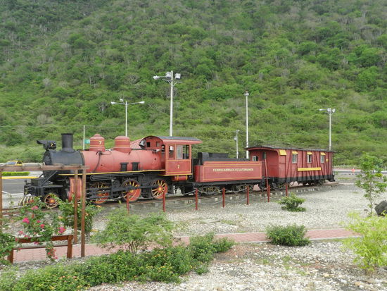 Zur Erinnerung an den Anschluss dieser Region an das Eisenbahnnetz steht auf der nationalen Gedenkstätte diese Bahn